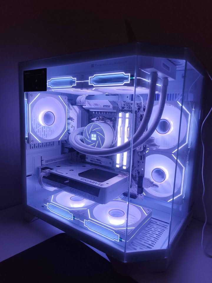 Sleek White Gaming PC – 32 GB DDR5, 16 GB GPU, 1 TB NVMe – Ready for 1080p‑1440p Play
