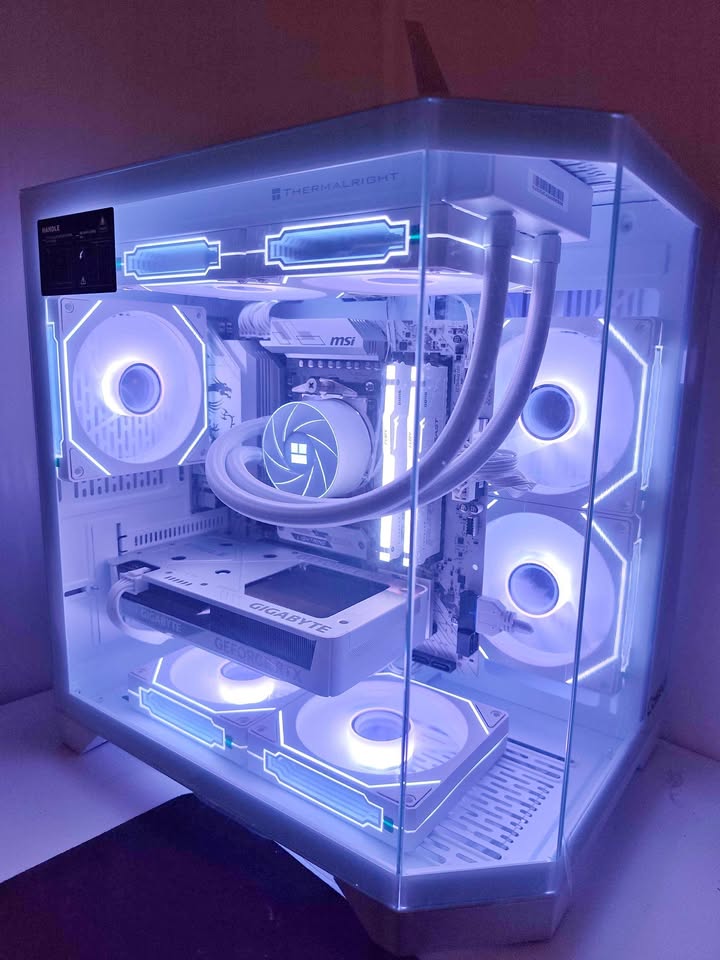 Sleek White Gaming PC – 32 GB DDR5, 16 GB GPU, 1 TB NVMe – Ready for 1080p‑1440p Play